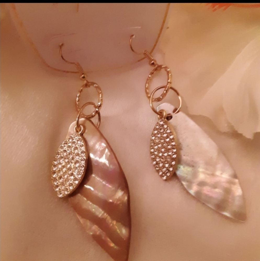Irradecant Shell silver Rhinestone Dangle Earrings